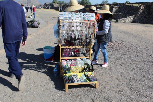 Vendor's art and souvenirs at Teotihuacan