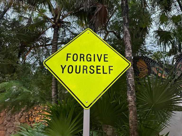 Forgive yourself sign at the Ven a La Luz sculpture Park